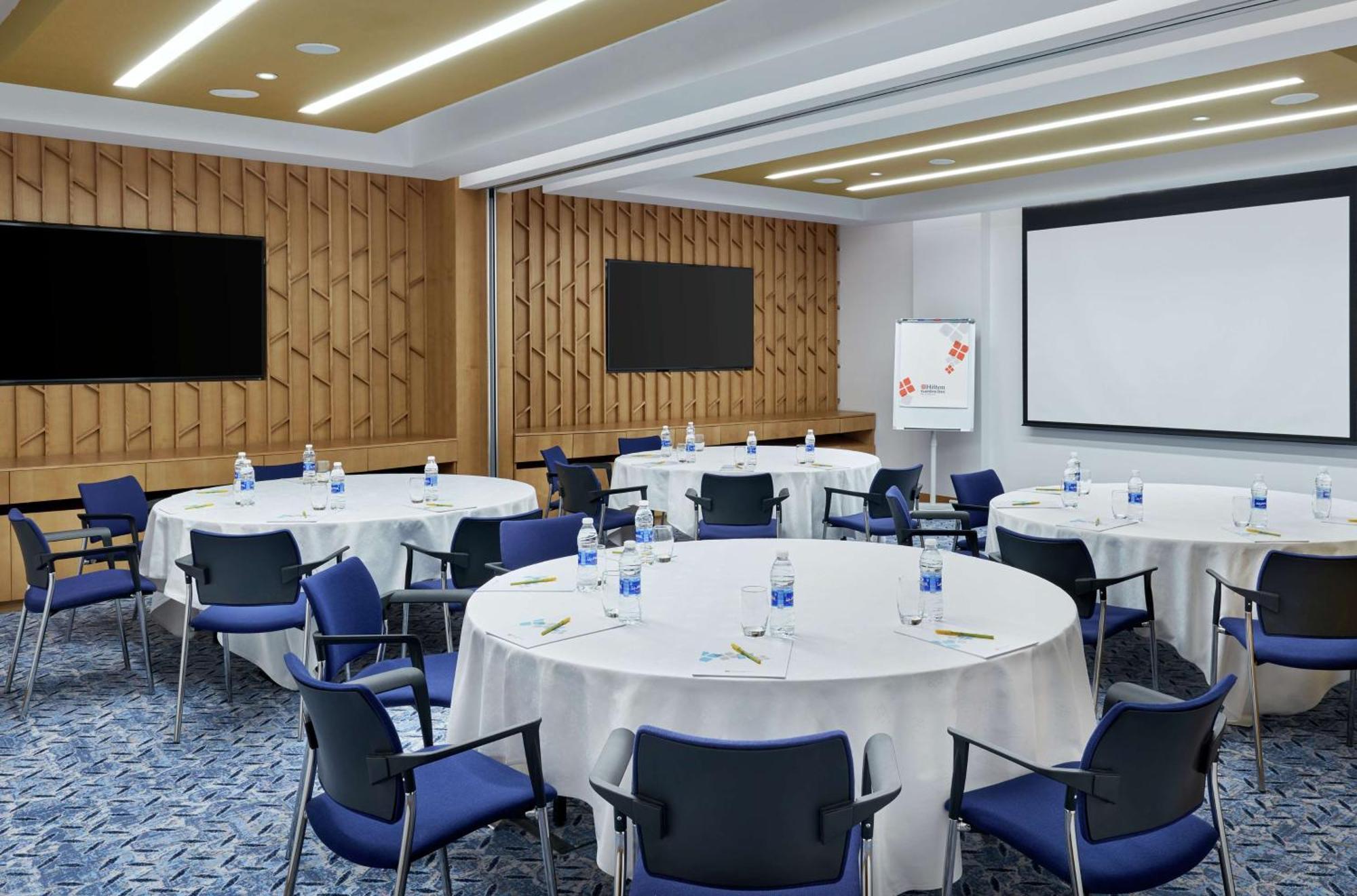 Hilton Garden Inn Muscat Al Khuwair Exterior photo