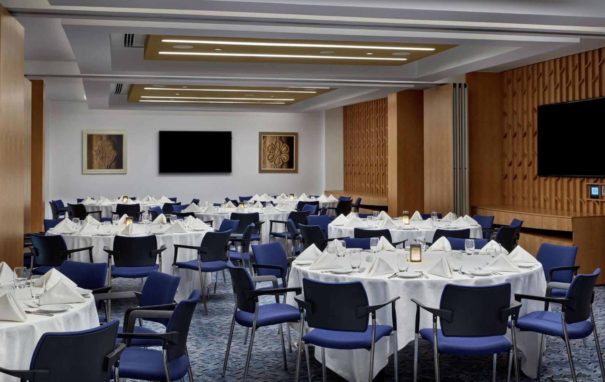 Hilton Garden Inn Muscat Al Khuwair Exterior photo